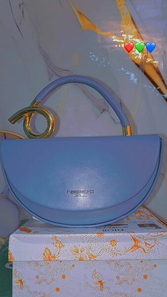 Sac à main bleu élégant