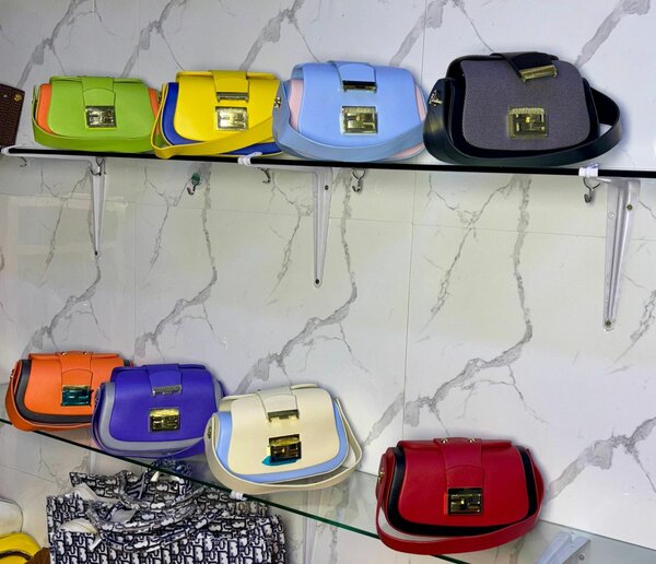 Sacs à main colorés élégants