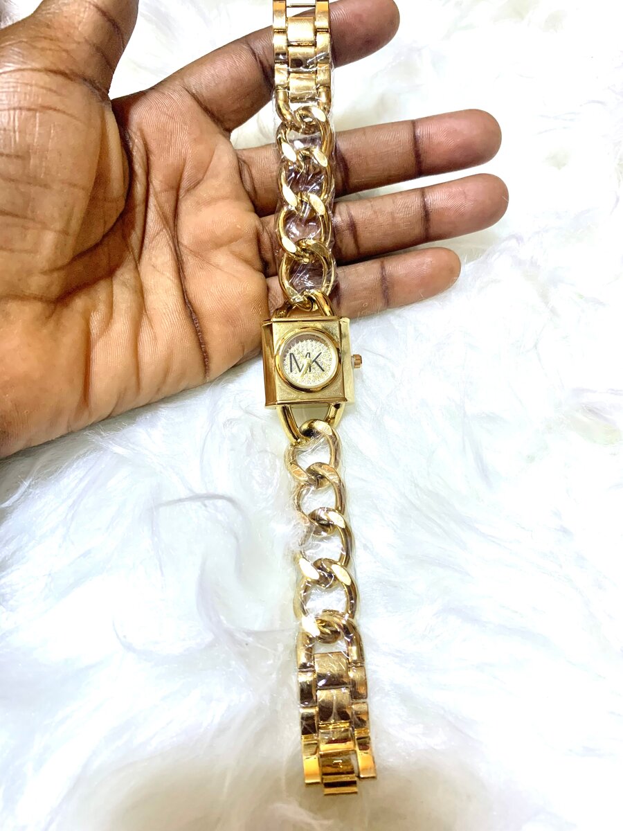 Montre Femme Luxe Dorée