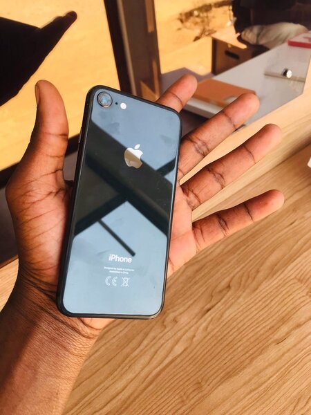 iPhone 8 Noir 64Go Débloqué