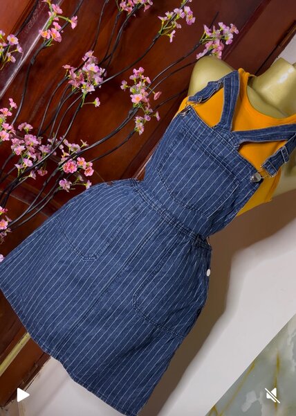 Robe salopette en denim rayée