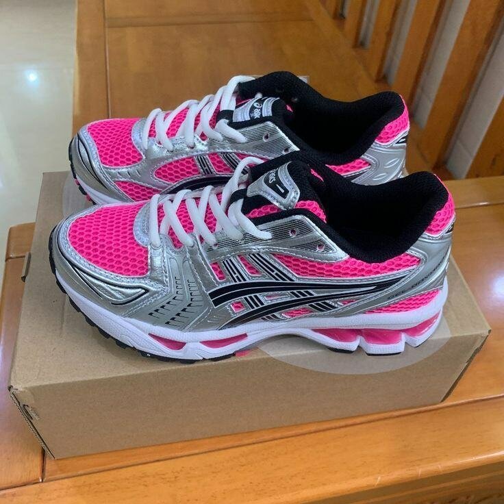 Chaussures de course roses femme