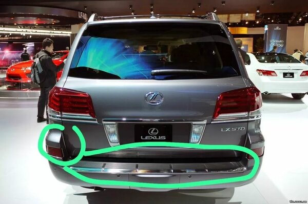 Накладка на задний бампер Лексус LX 570 рестайлинг.