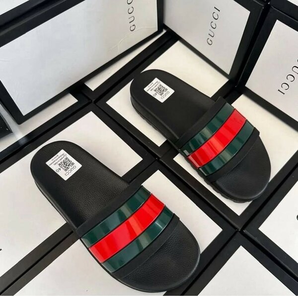 Claquettes de luxe design élégant