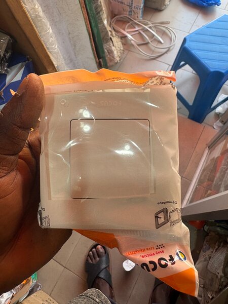 Interrupteur et Prise Murale Blanche