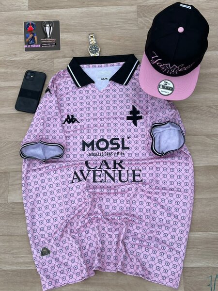 Conple  maillot et casquette