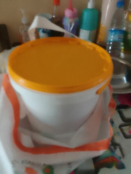 Seau de rangement en plastique