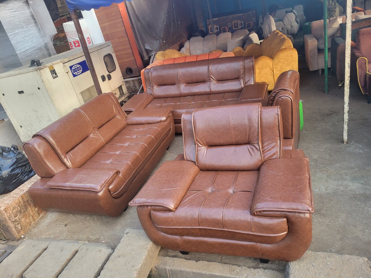 Canapé en cuir marron luxueux