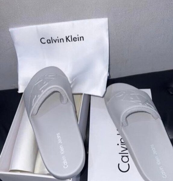 Claquettes Calvin Klein grises