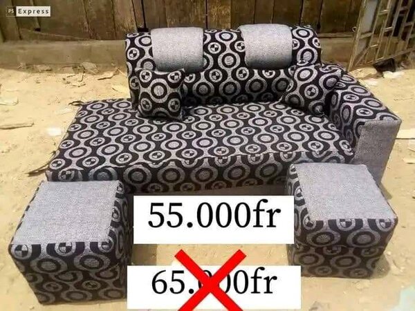 Canapé élégant avec poufs