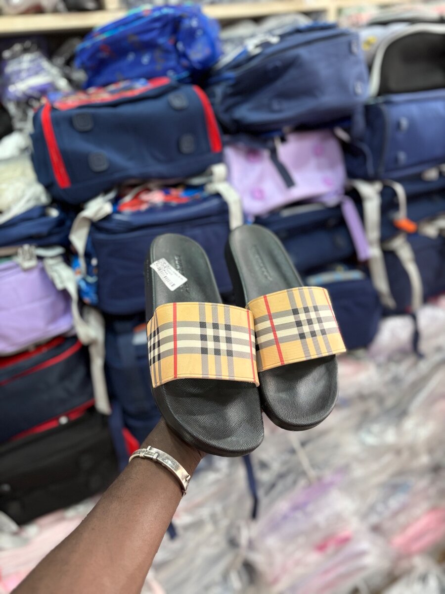 Claquettes de luxe pour homme