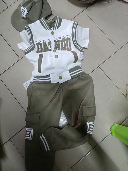 Ensemble sport enfant élégant