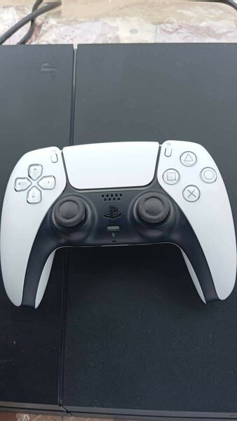 MANETTES PS5 QUASI NEUF