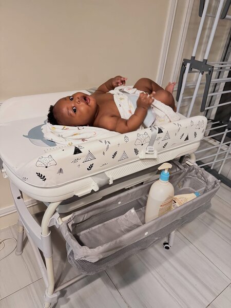 Table à langer avec baignoire