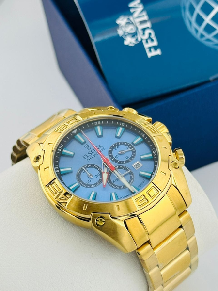 montre or avec cadran bleu 