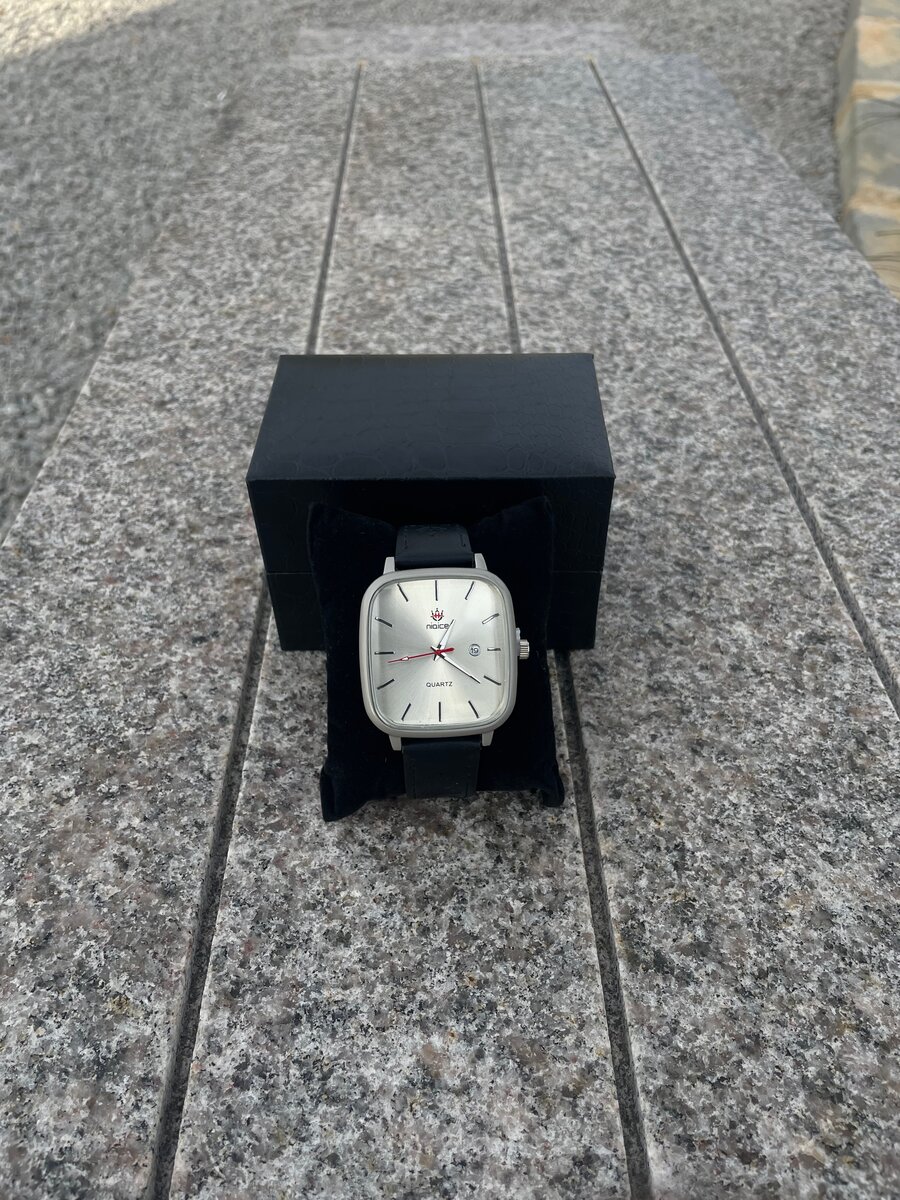 Montre classique en acier inoxydable