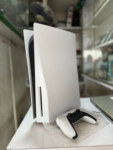 PS5 STANDARD QUASI NEUVE