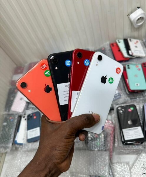 iPhone modèles 128GB variés