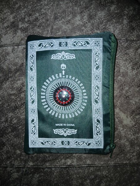 Tapis de prières portable avec boussole