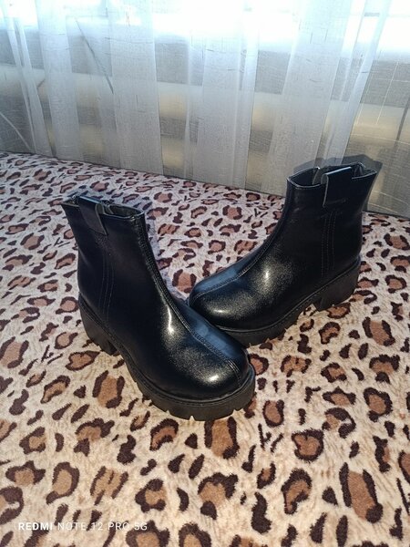 Новая обувь, черные зимние, светлые Деми.