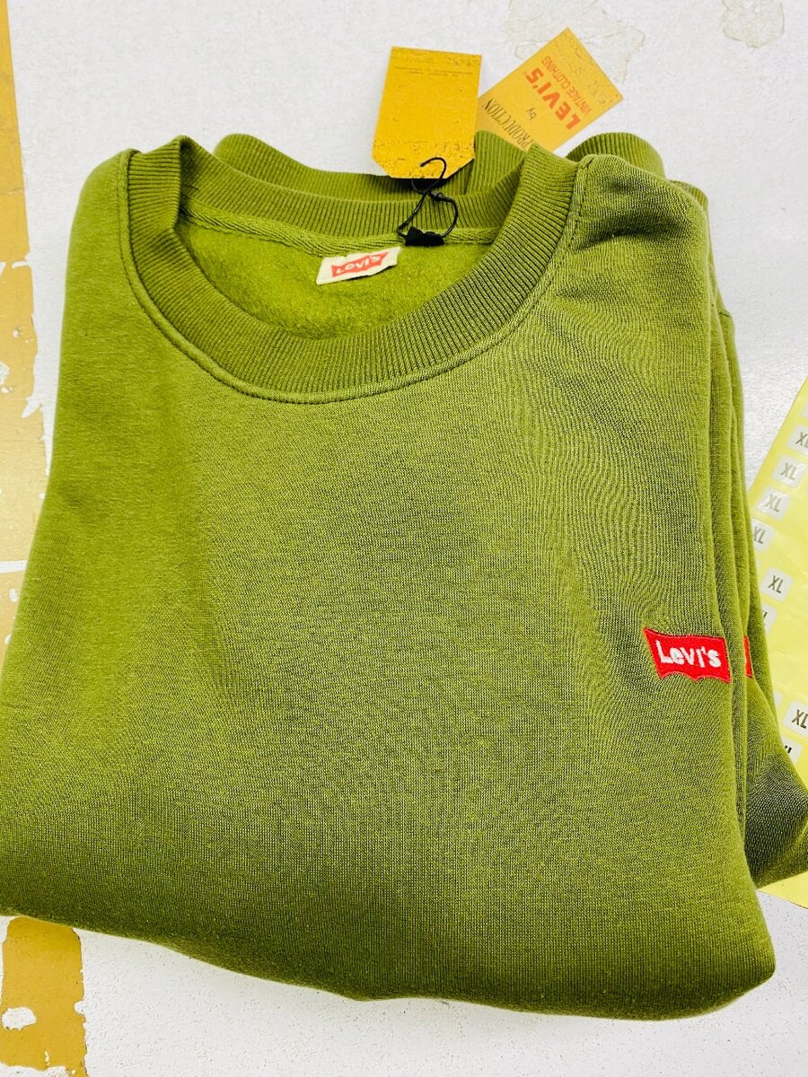 Sweat shirts Levis , Lacoste, Nike