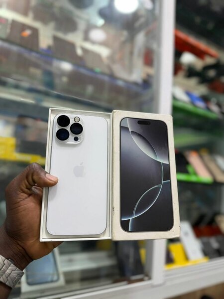 iPhone 16 Pro Max Blanc