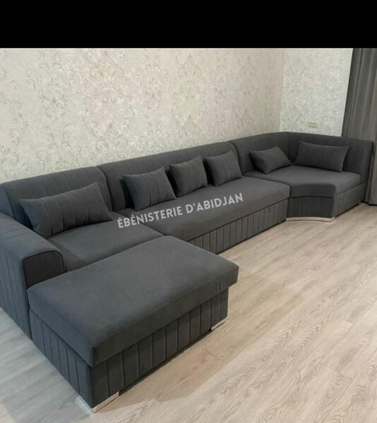 Canapé d'angle gris foncé en tissu