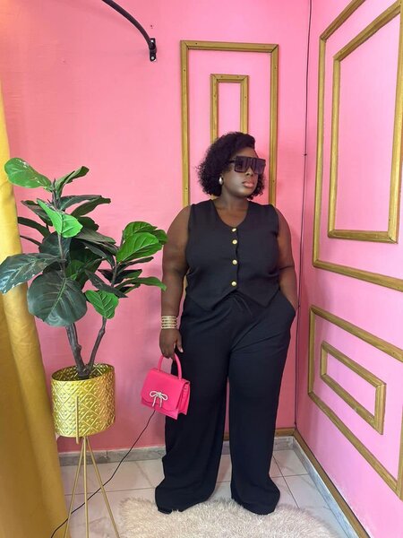 Femmes costume noir gilet et pantalon