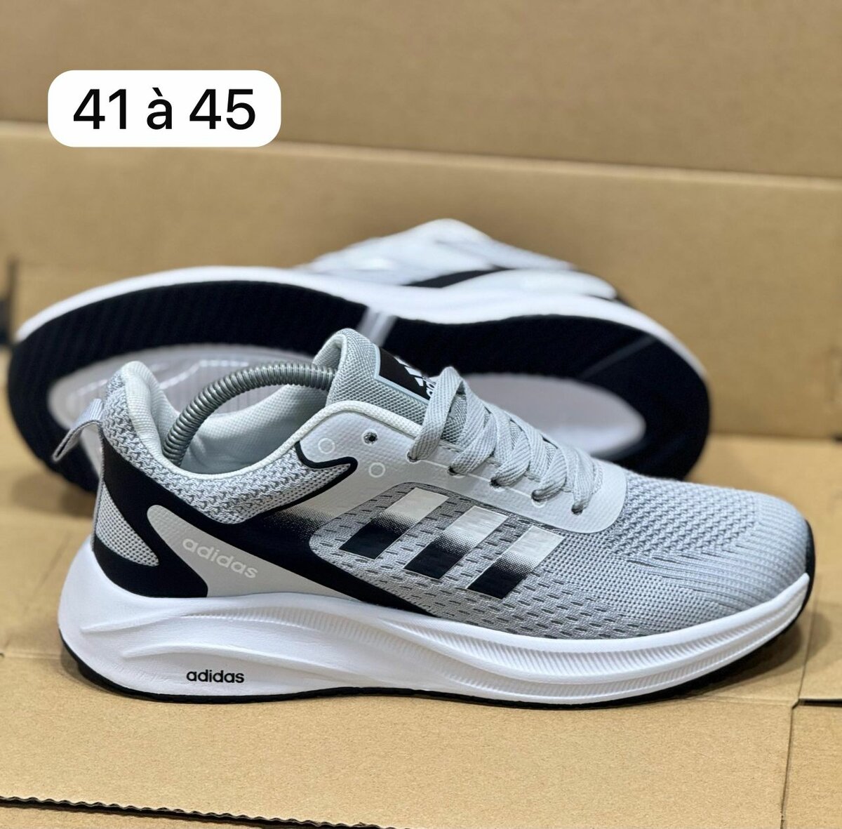 Chaussure de sport Adidas