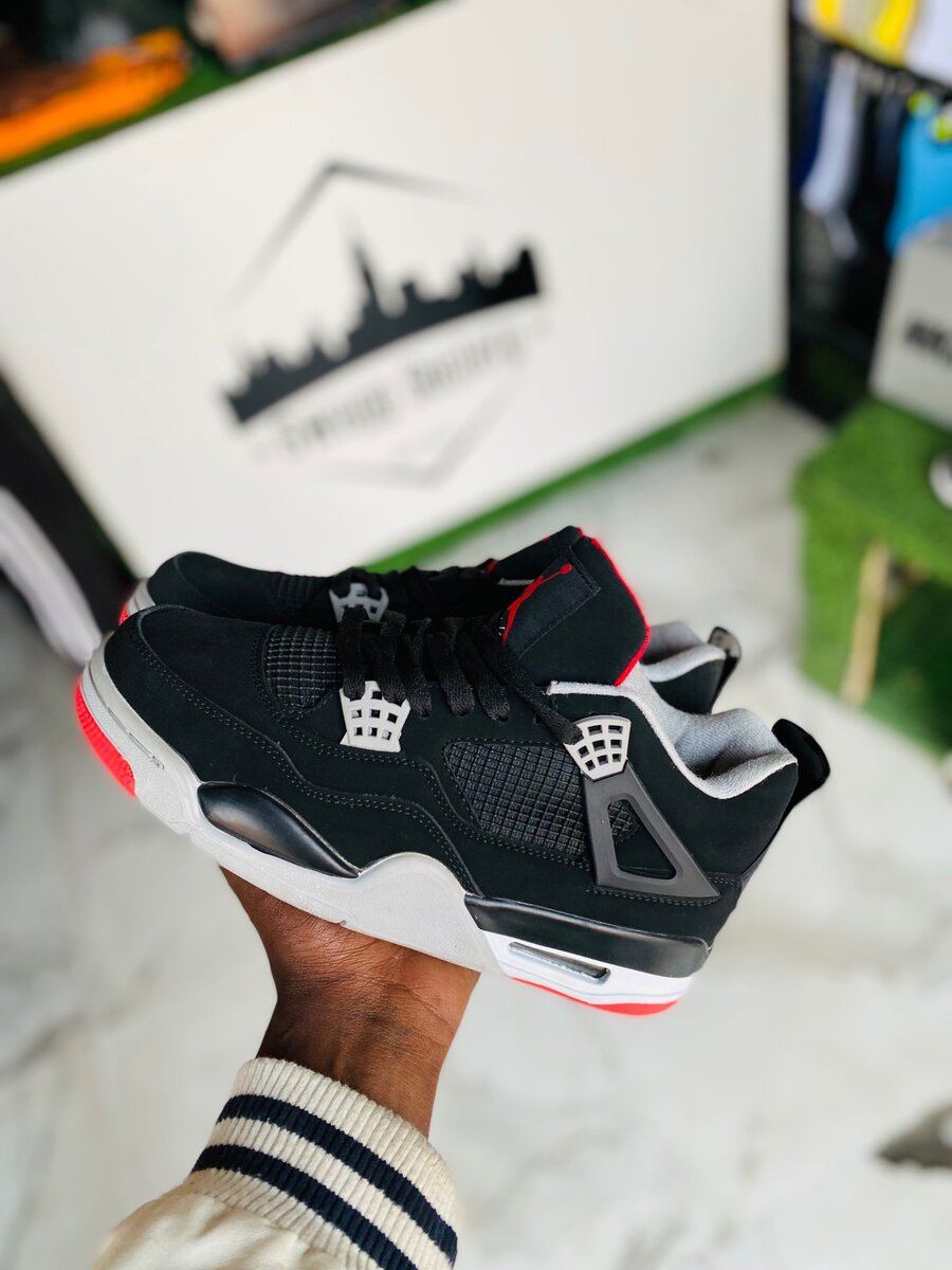 AIR JORDAN 4