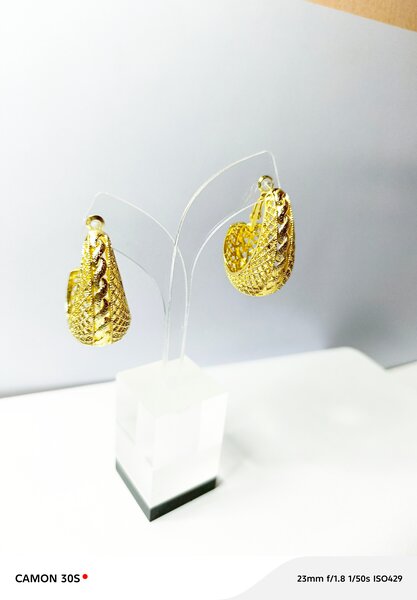 Boucles d'oreilles dorées élégantes