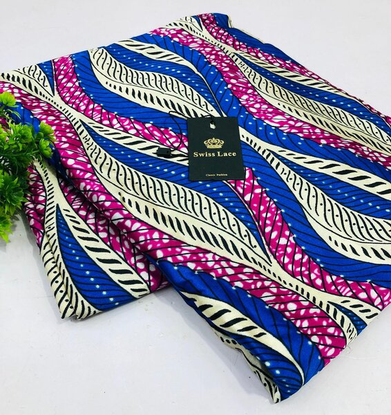 Tissu en Dentelle Suisse