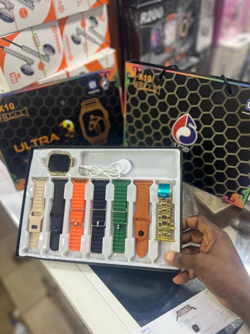 Montre connectée Ultra avec 7 bracelets