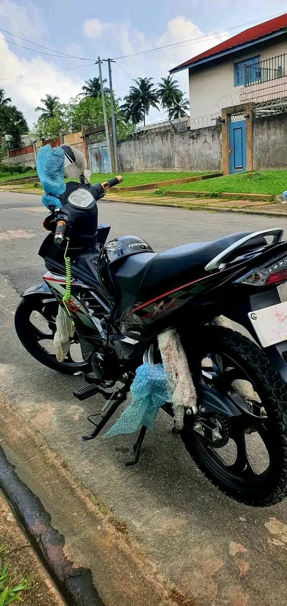 Maxiscooter sportive noir