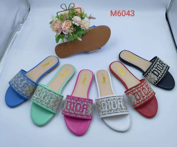 Ladies slippers