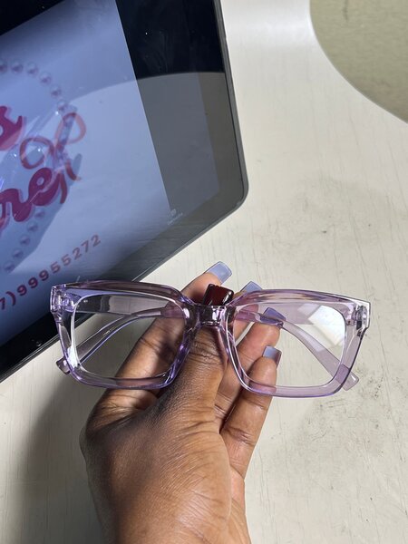Lunettes de soleil transparentes violettes
