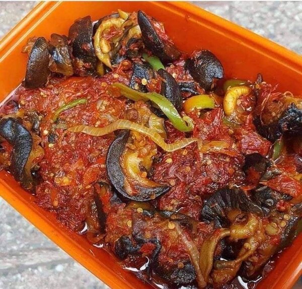 Escargots épicés en sauce tomate