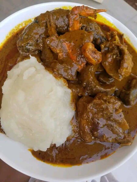 Placali avec la sauce graine