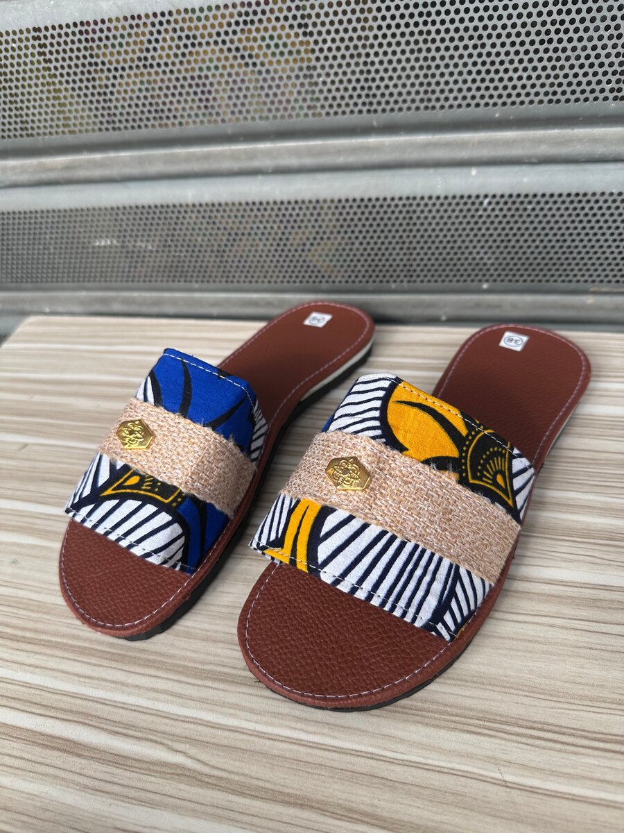 Sandales artisanales colorées