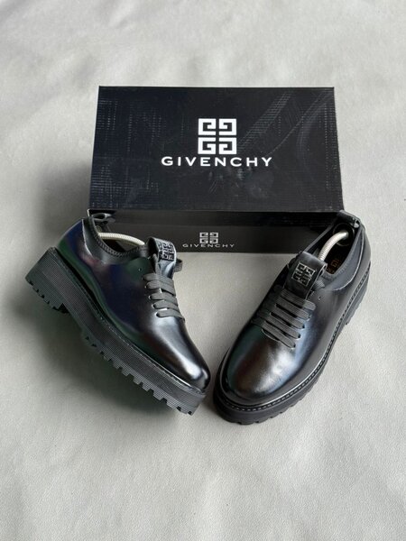 Chaussures en cuir Givenchy