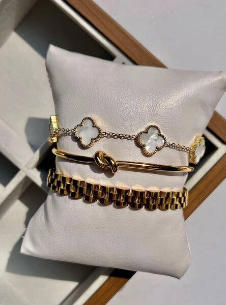 Bracelets élégants dorés