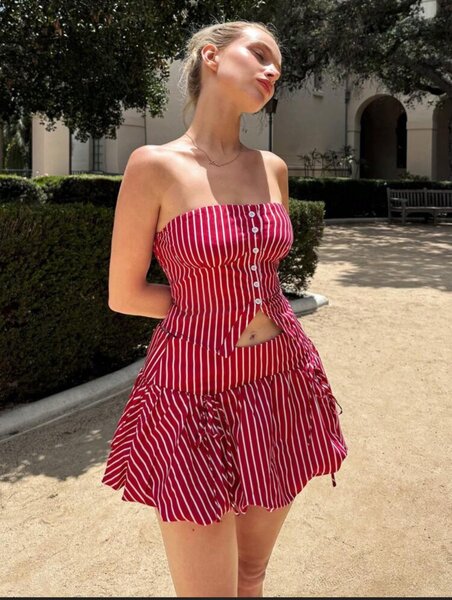 Robe d'été rouge rayée