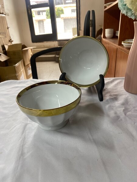 Bol en porcelaine bord doré