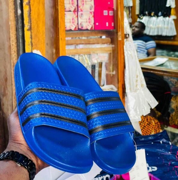 Claquettes originales