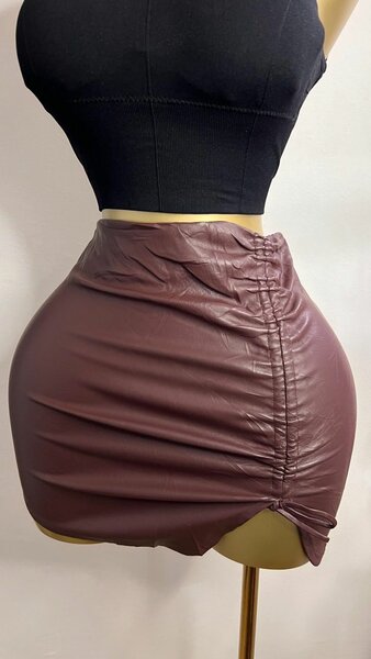 Mini jupe en cuir élégante