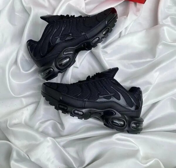 Baskets noires mode streetwear