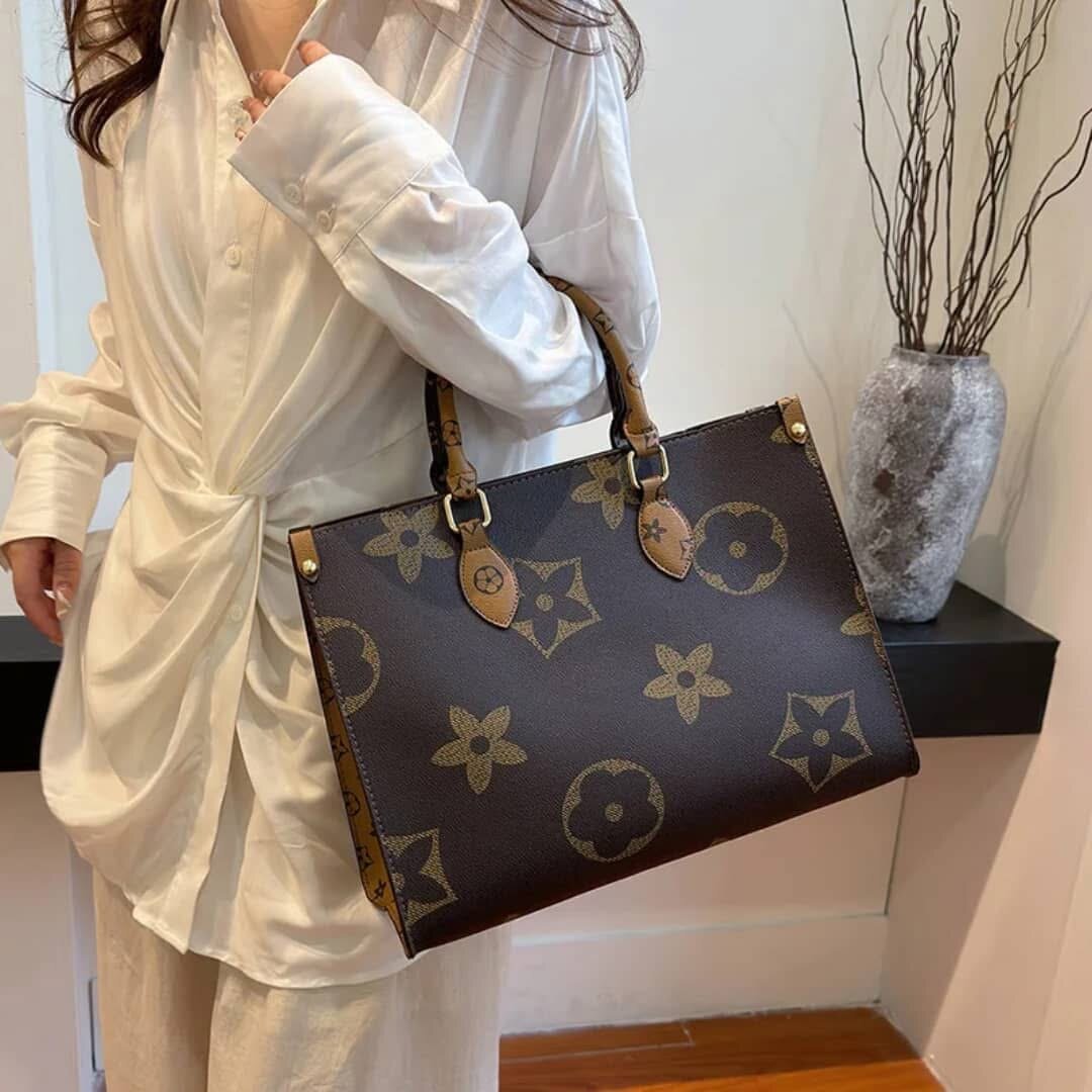 Sac shopping luxe Louis Vuitton