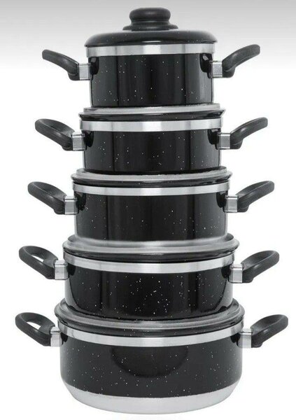 Batterie de cuisine noire élégante