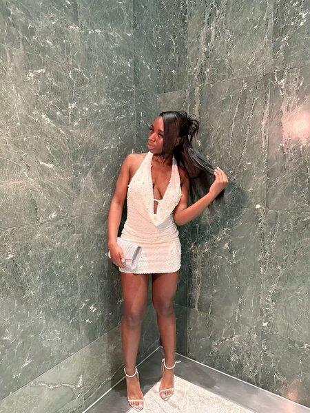 Robe blanche courte en dentelle