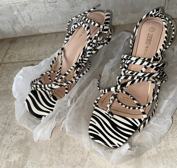 Sandales chic à motif zèbre